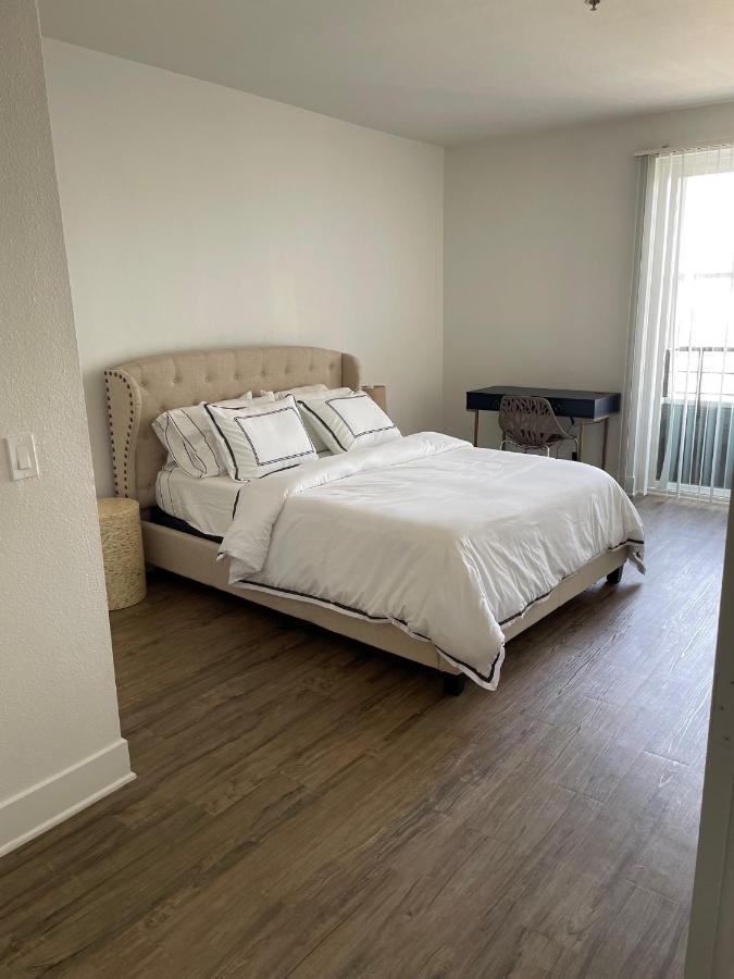 Marina - Modern & Immaculate, Spacious, Gated With Fireplace Pool, Gym, 2 Master Bedrooms * Los Angeles