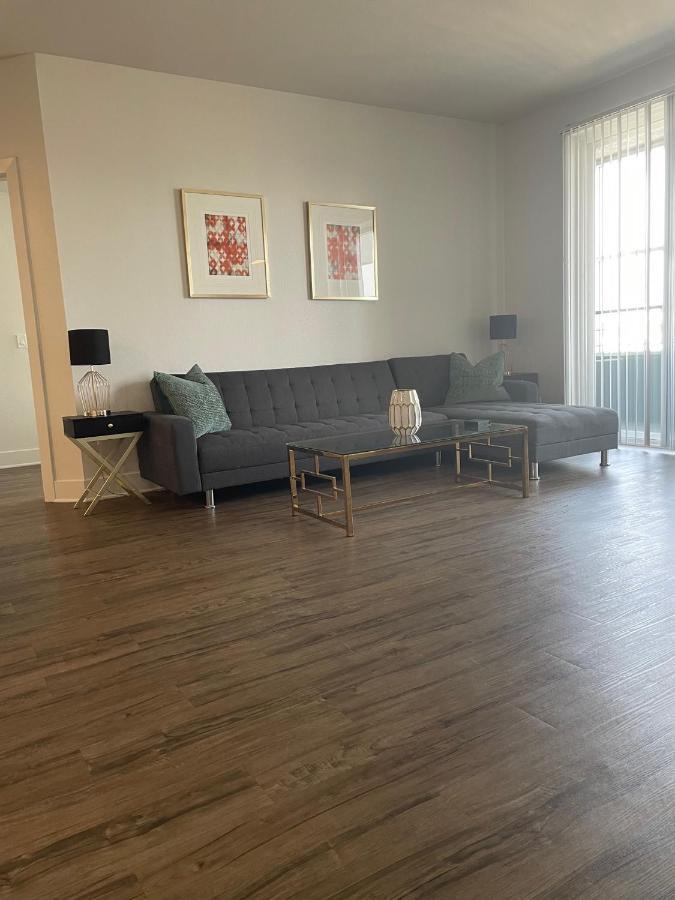 Marina - Modern & Immaculate, Spacious, Gated With Fireplace Pool, Gym, 2 Master Bedrooms *