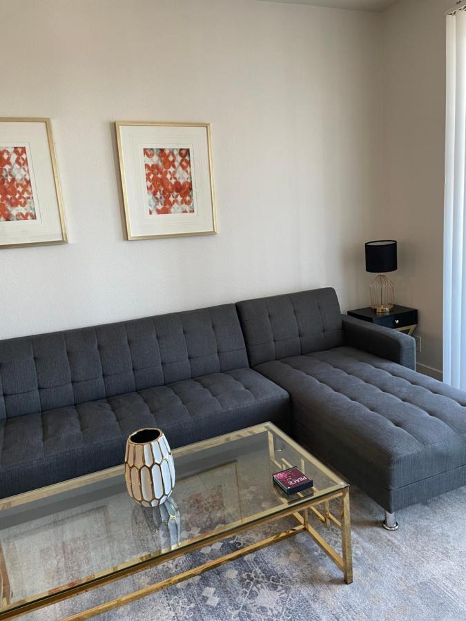 Marina - Modern & Immaculate, Spacious, Gated With Fireplace Pool, Gym, 2 Master Bedrooms Appartement