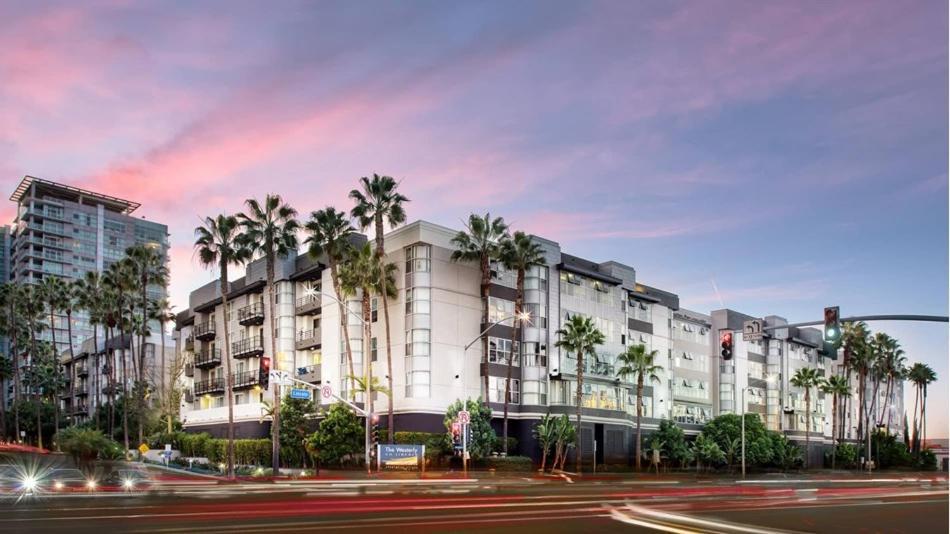 Marina - Modern & Immaculate, Spacious, Gated With Fireplace Pool, Gym, 2 Master Bedrooms *